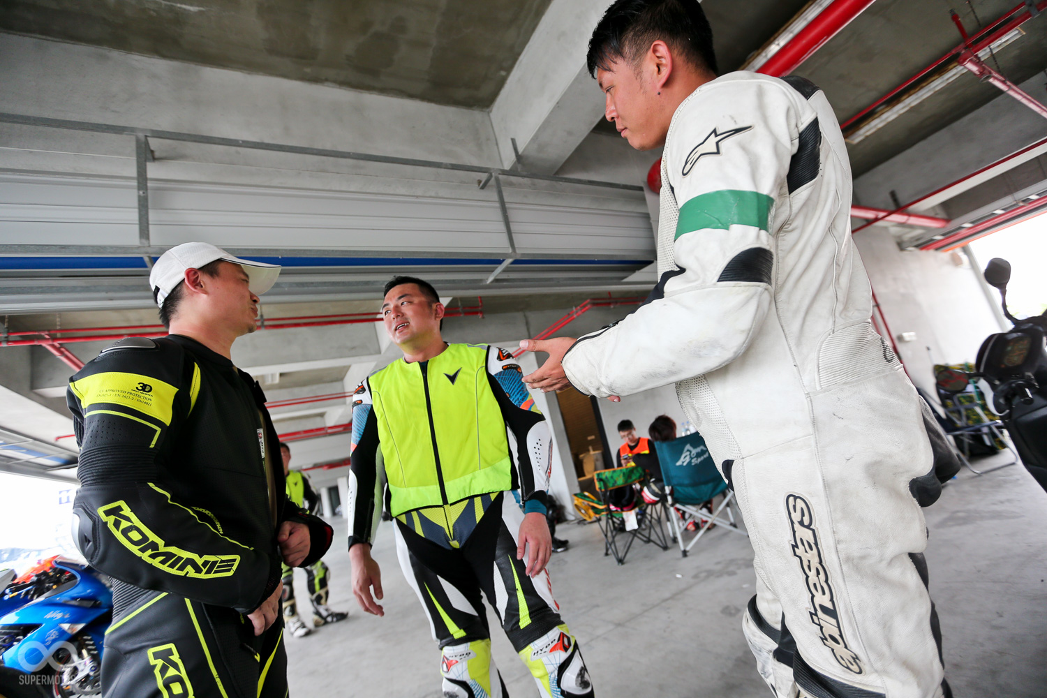 教練與學員下場後的小組討論相當熱烈