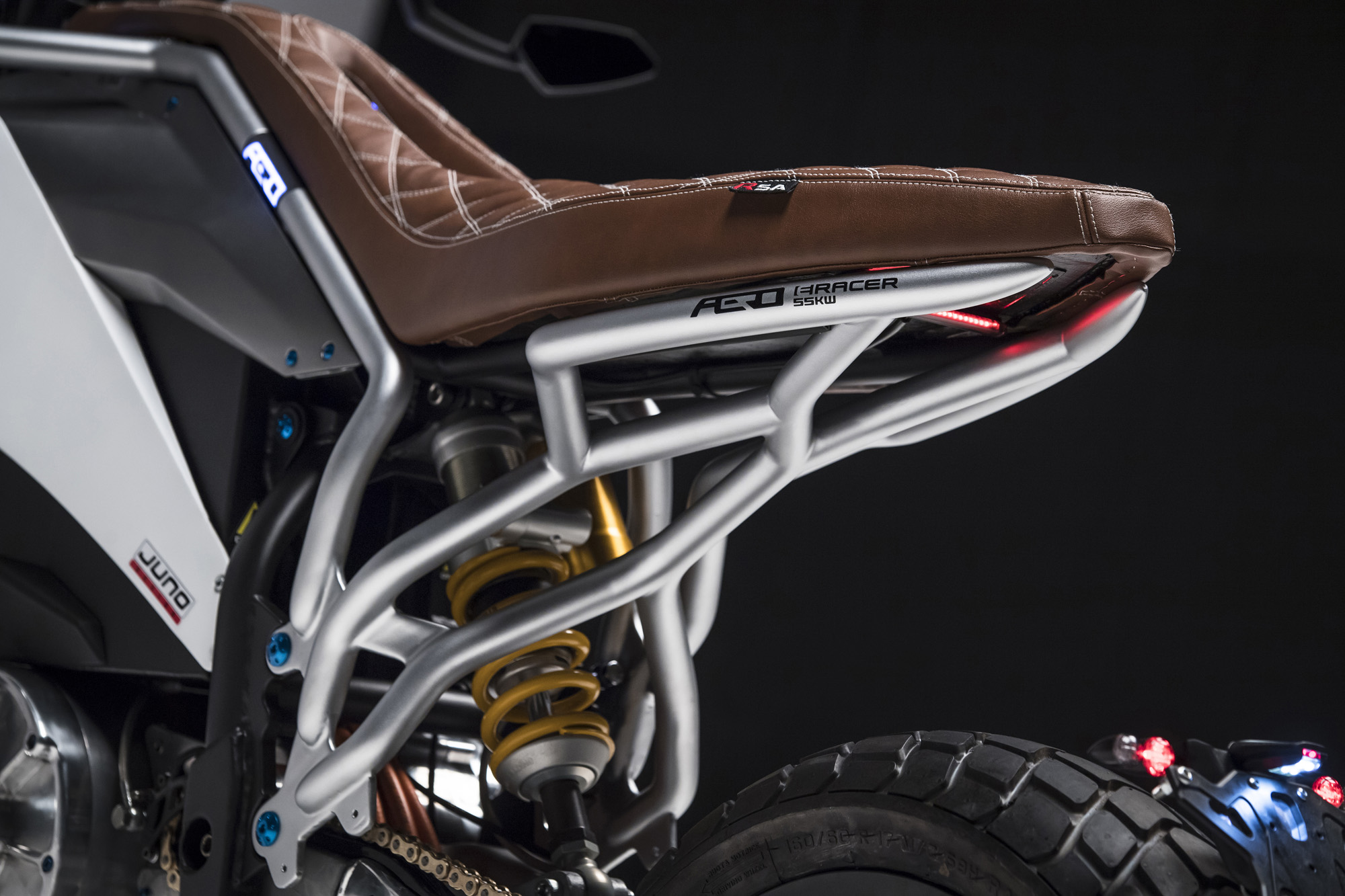 Aero E-Racer利用編織的設計手法,將副車架做為車尾的主視覺