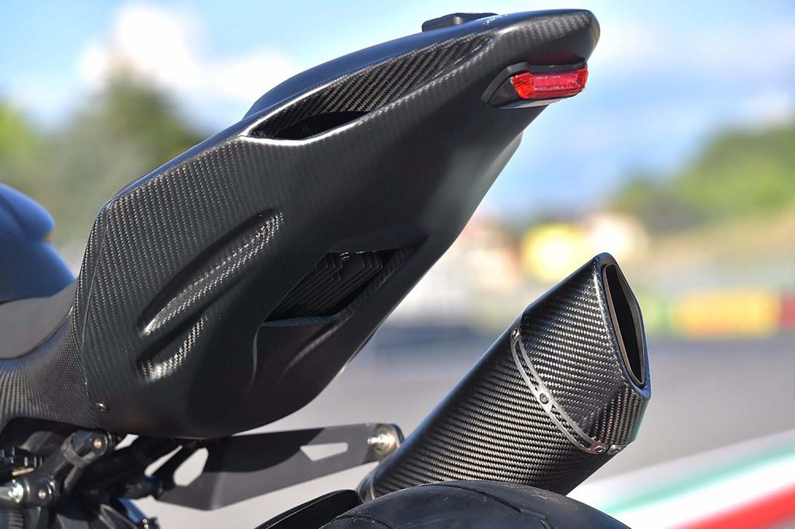 賽道使用的前提下,多餘的配備都被移除