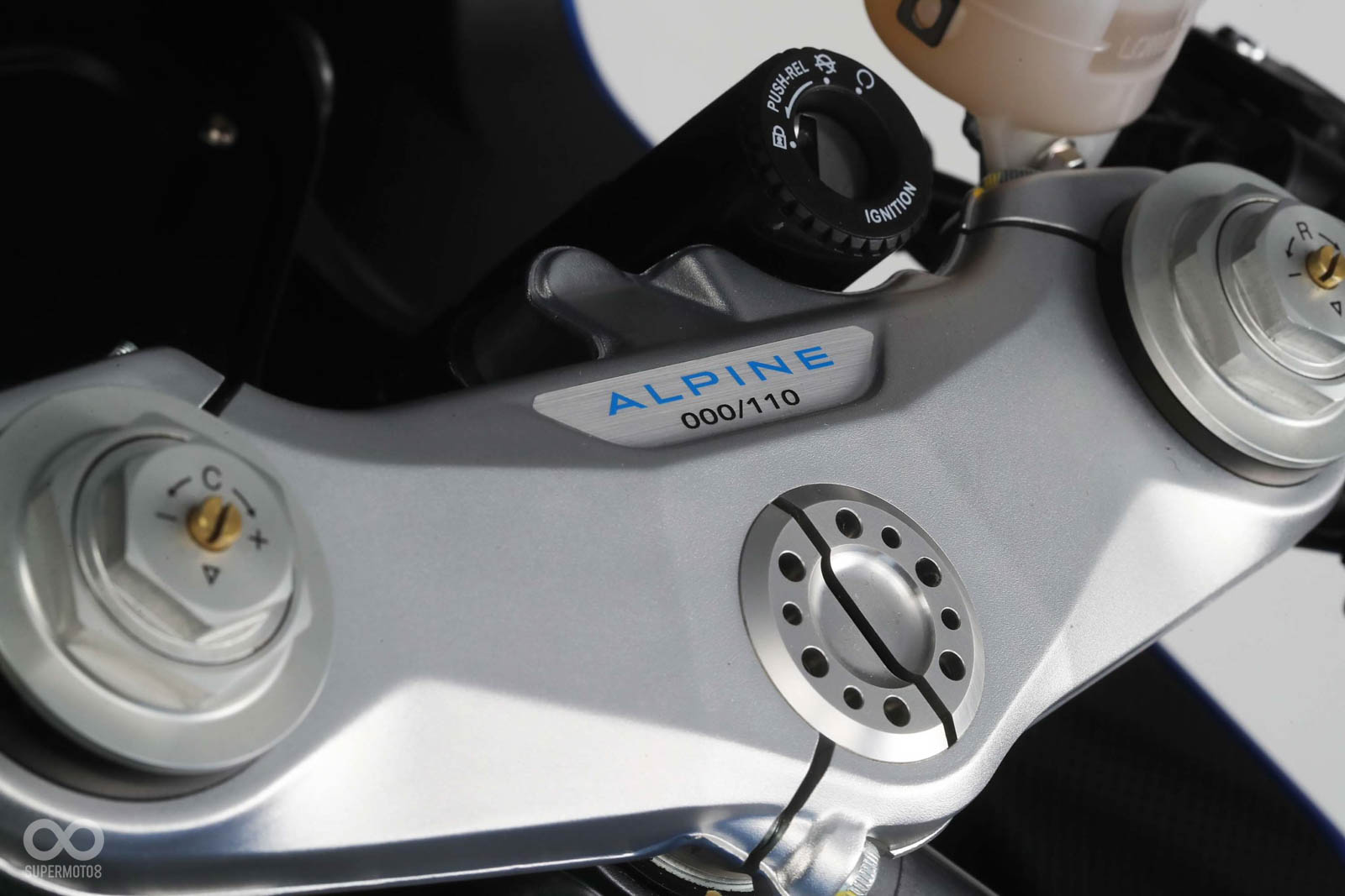 限量110台的銘牌