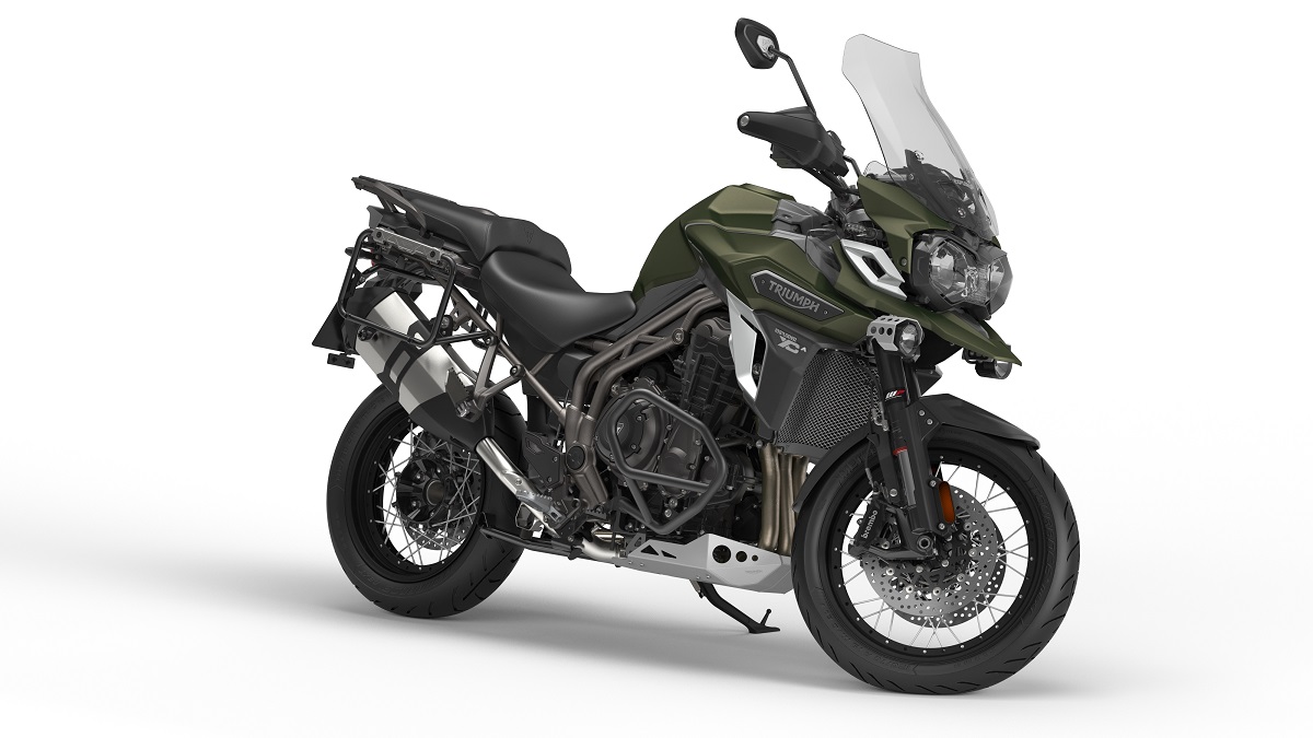 XC是針對越野而設計的，採用無內胎式鋼絲輪框，車頭配有大型霧燈且全系列加裝引擎保險桿