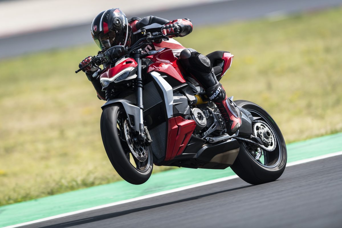 講到DUCATI,腦中馬上浮現一抹大紅色塗裝