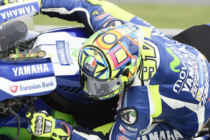 ROSSI本賽季的安全帽也悄悄的換成了PISTA GP R