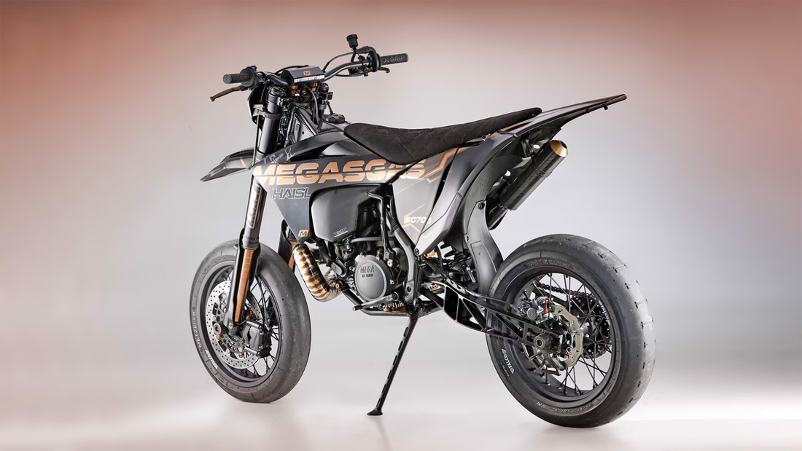 德國網紅 Sib 打造的 Megasgas EC 700 二行程滑胎車！