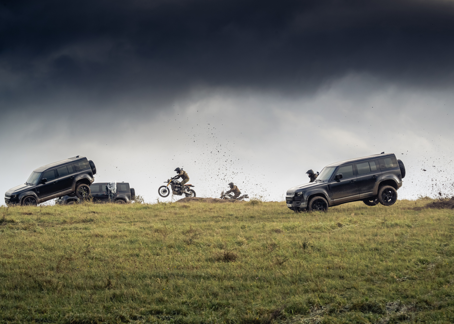 007：生死交戰中有大量的英國車參與拍攝