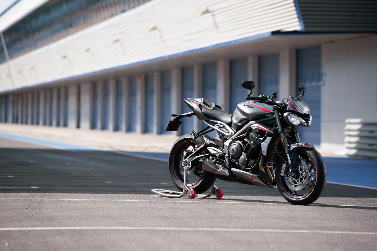 2020 STREET TRIPLE 765RS在內外部分都做出了小部分的優化提升