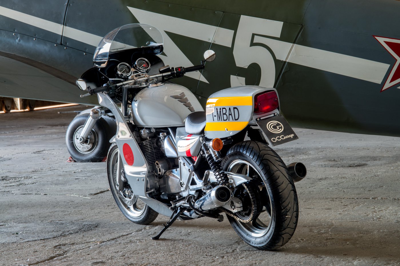 廠商推出這套整流罩改裝套件，在當時引起一股瘋狂麥斯的改裝風潮