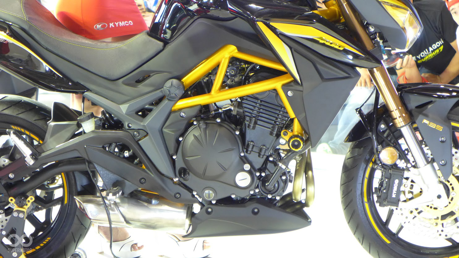 車架採用鋼管編織形式