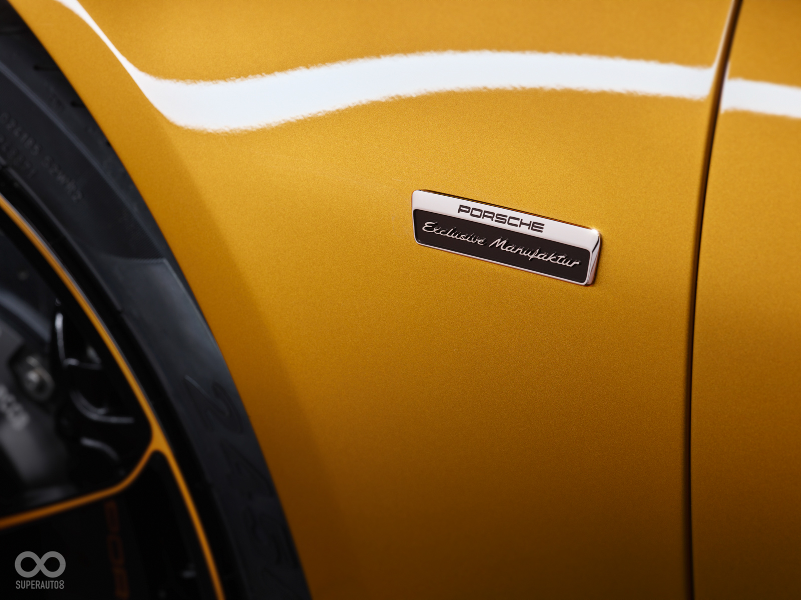 專屬名牌彰顯911 Turbo S Exclusive全球限量500台的獨特地位