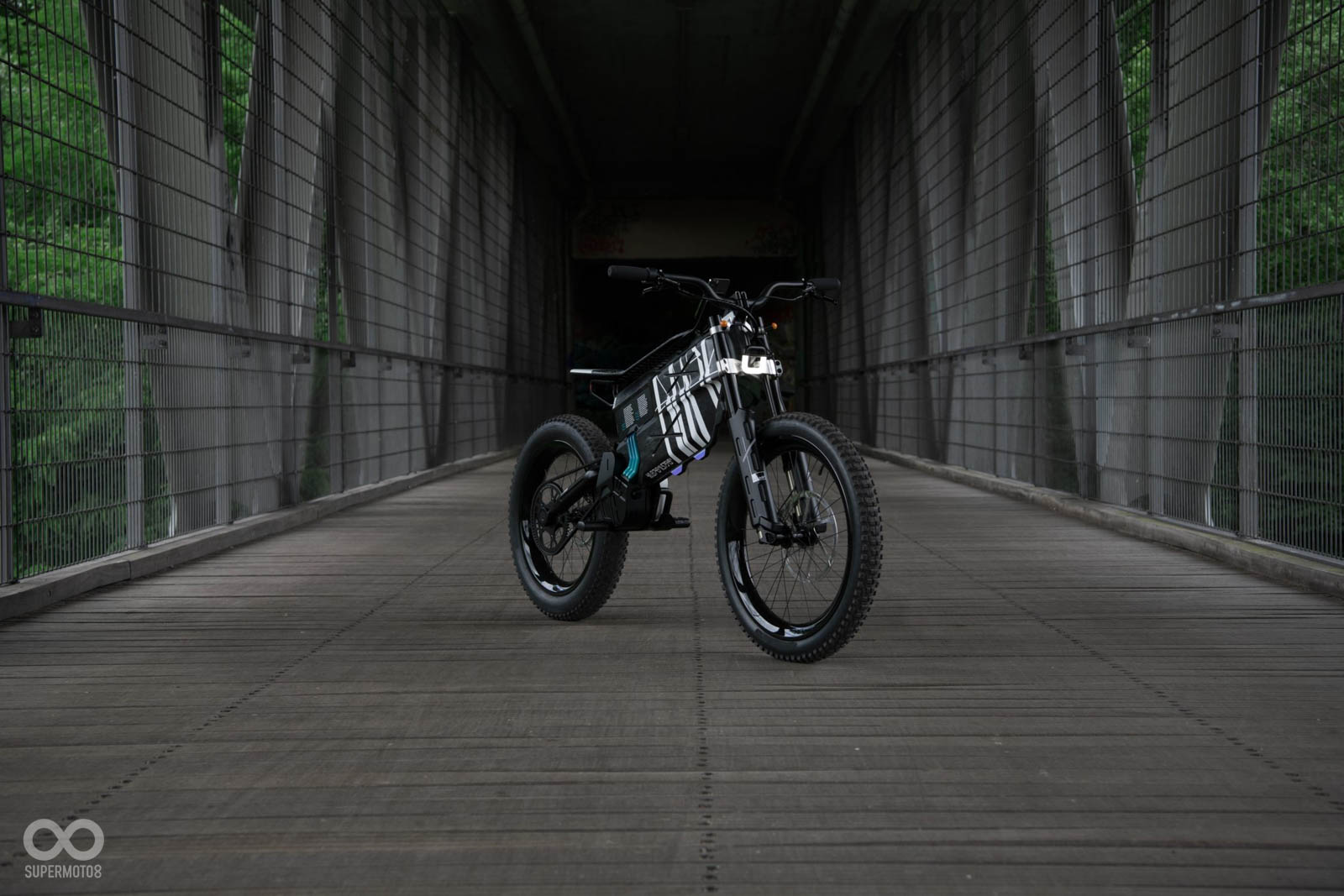 BMW Motorrad發表酷炫的Vision AMBY跨界電動概念車