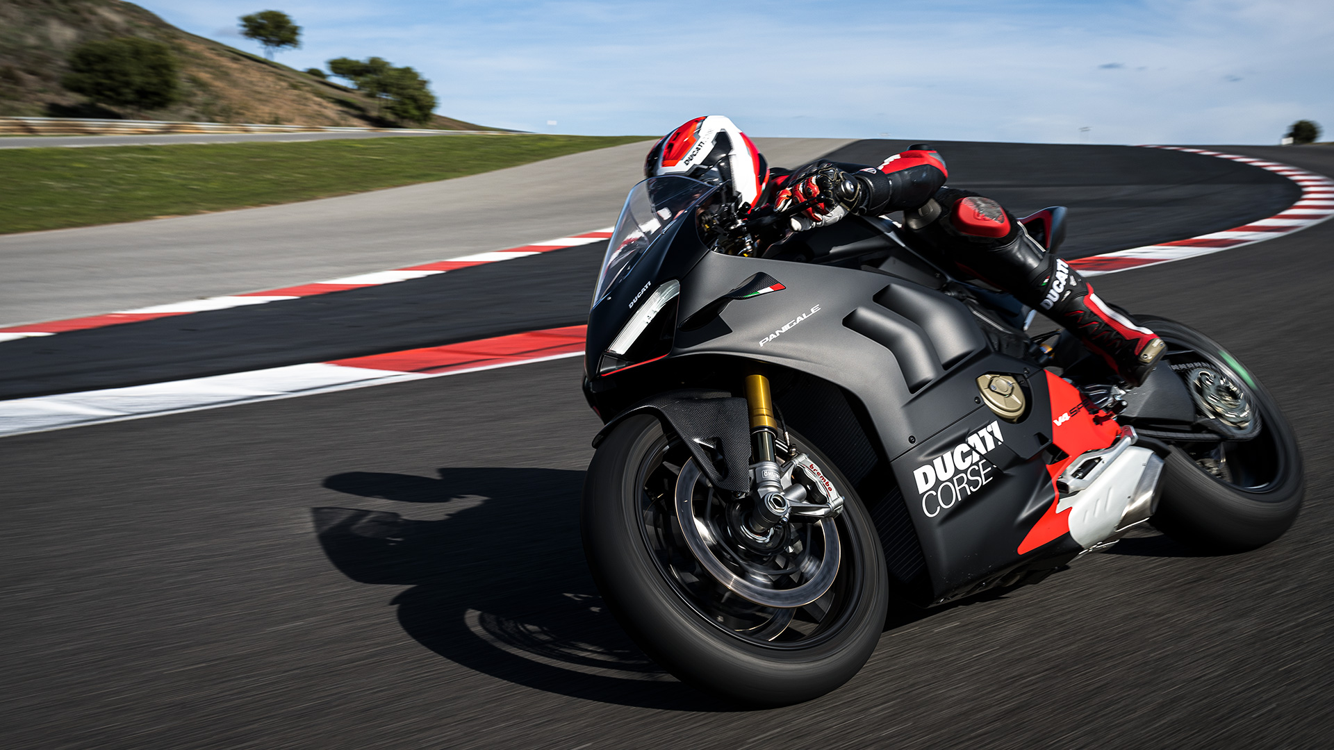 精品加持,最強配備 ! 2022 Panigale V4 SP2正式亮相
