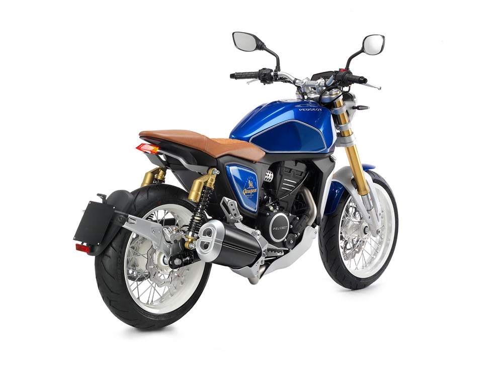 從外觀上看，這輛小車在造型設計上真的是相當的精緻，很難想像這其實是一輛125cc的單缸街車