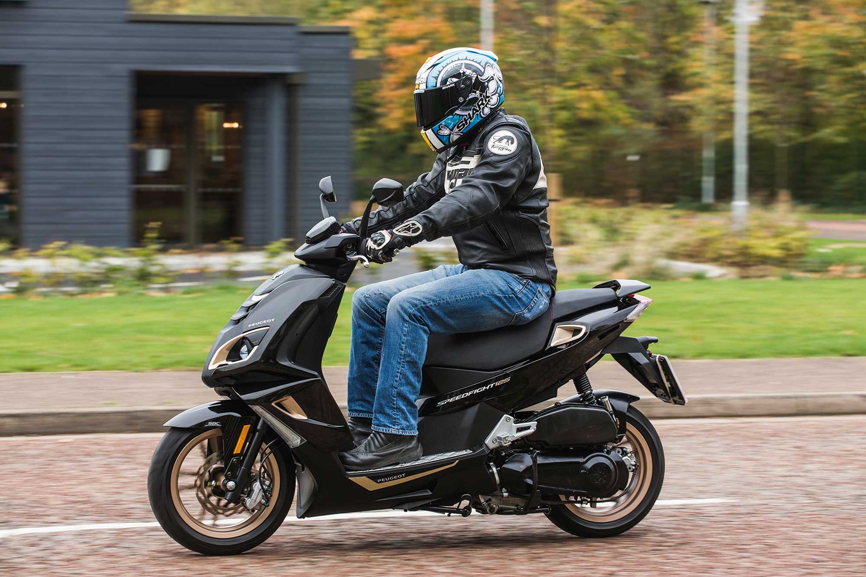 銳利的車身造型彰顯歐洲大膽的設計風格 photo by.MCN