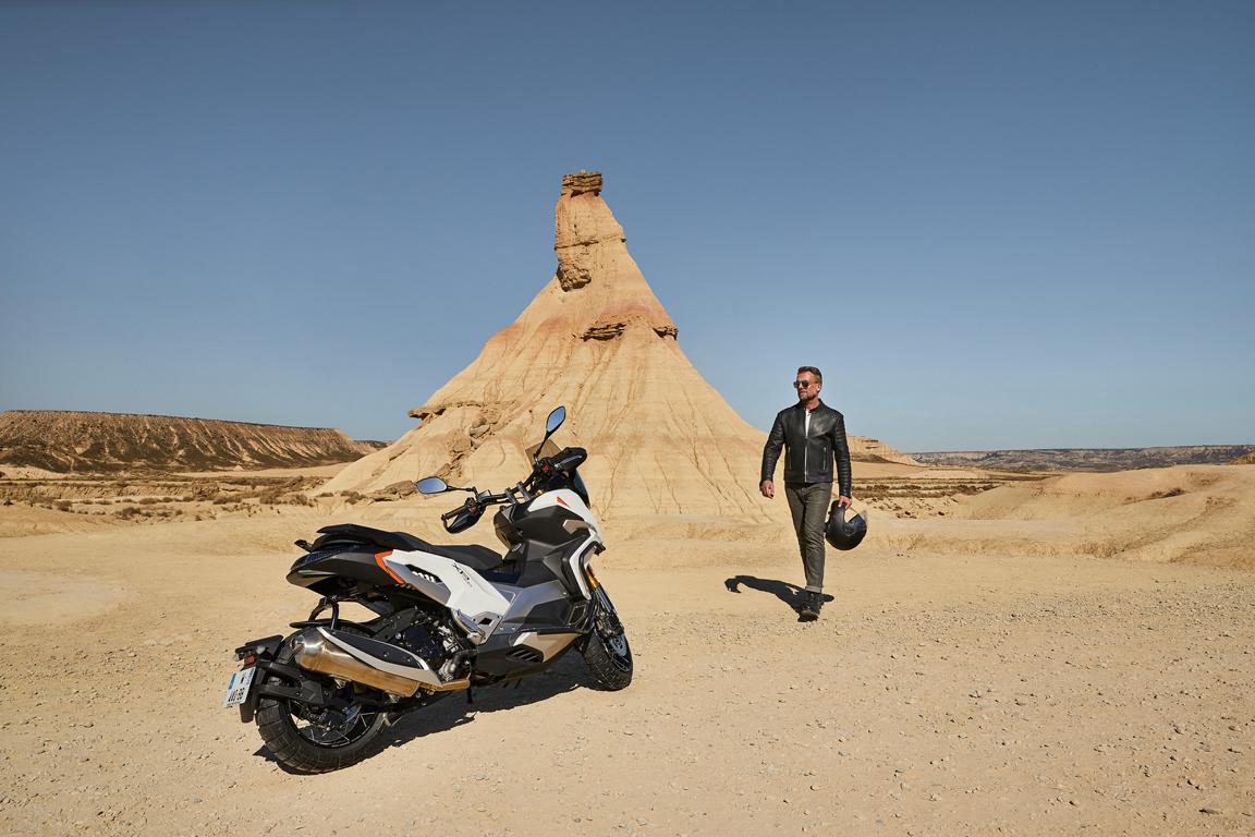 Peugeot Motorcycles在米蘭車展推出XP400/GT跨界羊