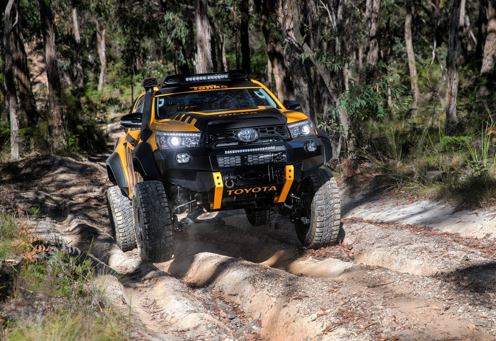 HiLux Tonka Concept有穿越岩石和通過崎嶇地形的能力。