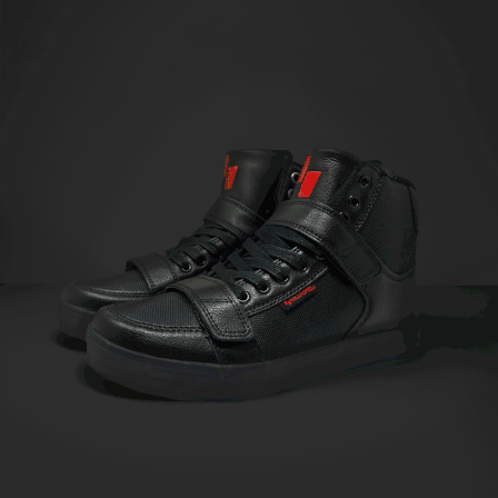 ROAME ZEROS的閃光車靴能發出黃色和紅色兩種燈光