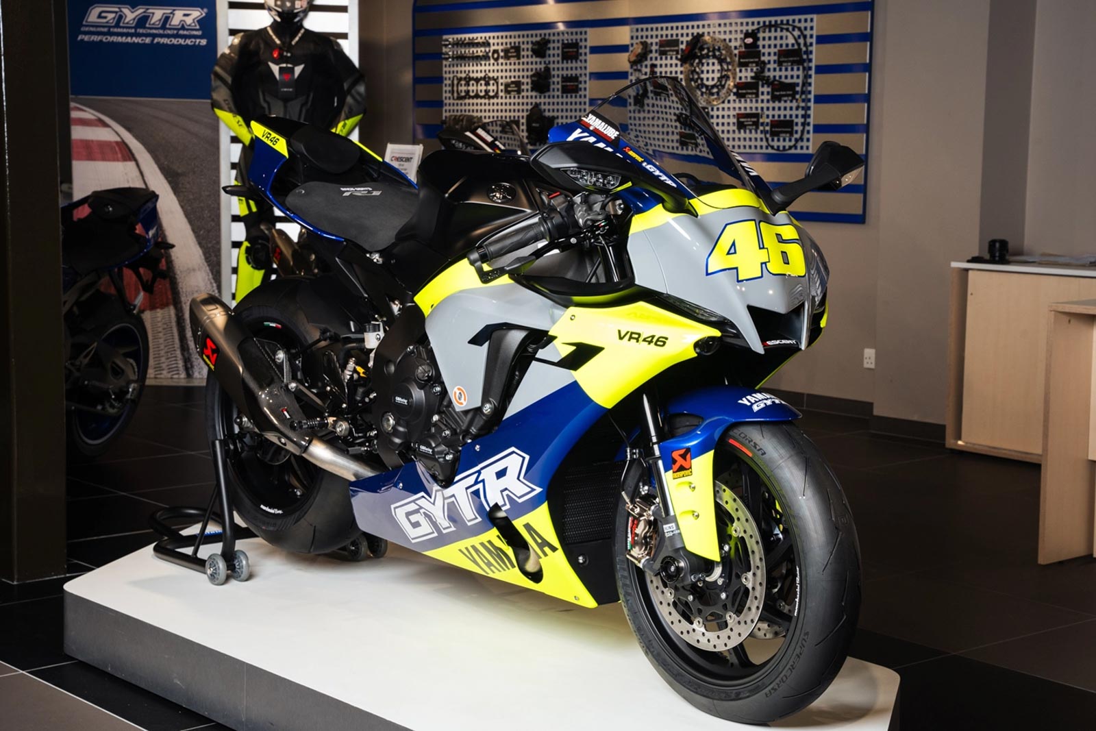 致敬「The Doctor」!Valentino Rossi專屬塗裝Yamaha R1登場,售價台幣141萬元 | SUPERMOTO8