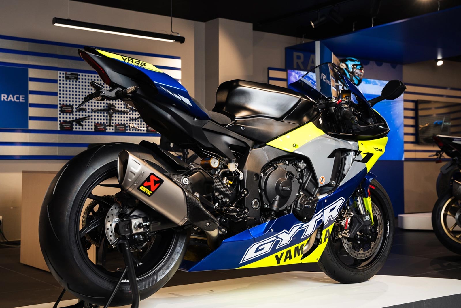 致敬「The Doctor」!Valentino Rossi專屬塗裝Yamaha R1登場,售價台幣141萬元 | SUPERMOTO8