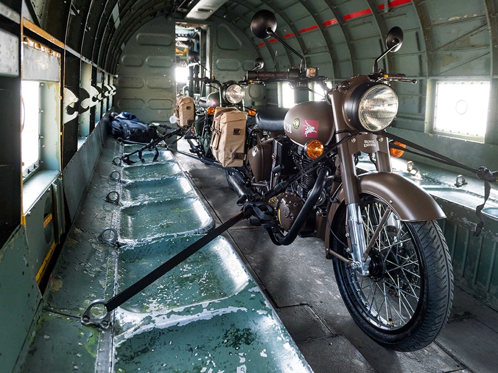 從機艙一躍而下的機車,綜觀歷史,也是十分的瘋狂的一件事啊!