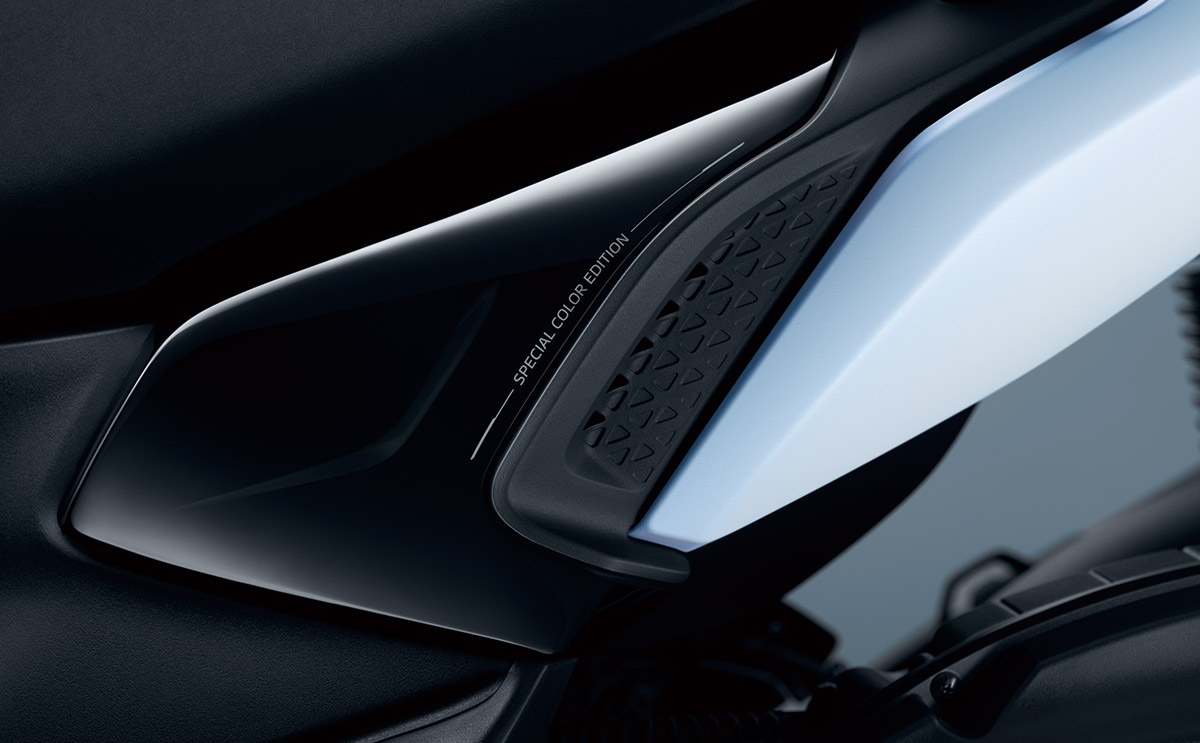車身上有SPECIAL COLOR EDITION的字樣點綴
