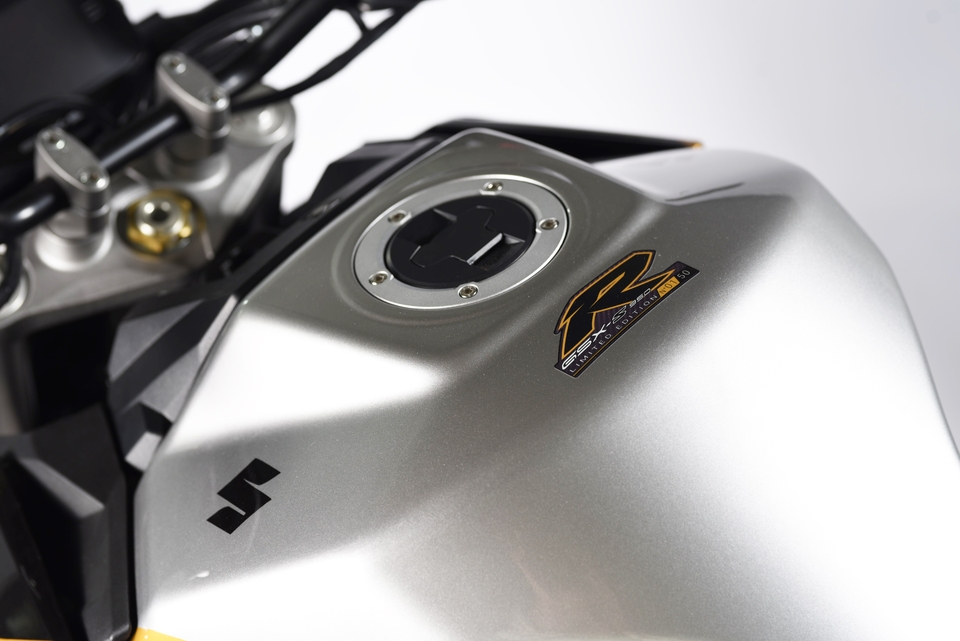 油箱上也有限量編號貼紙