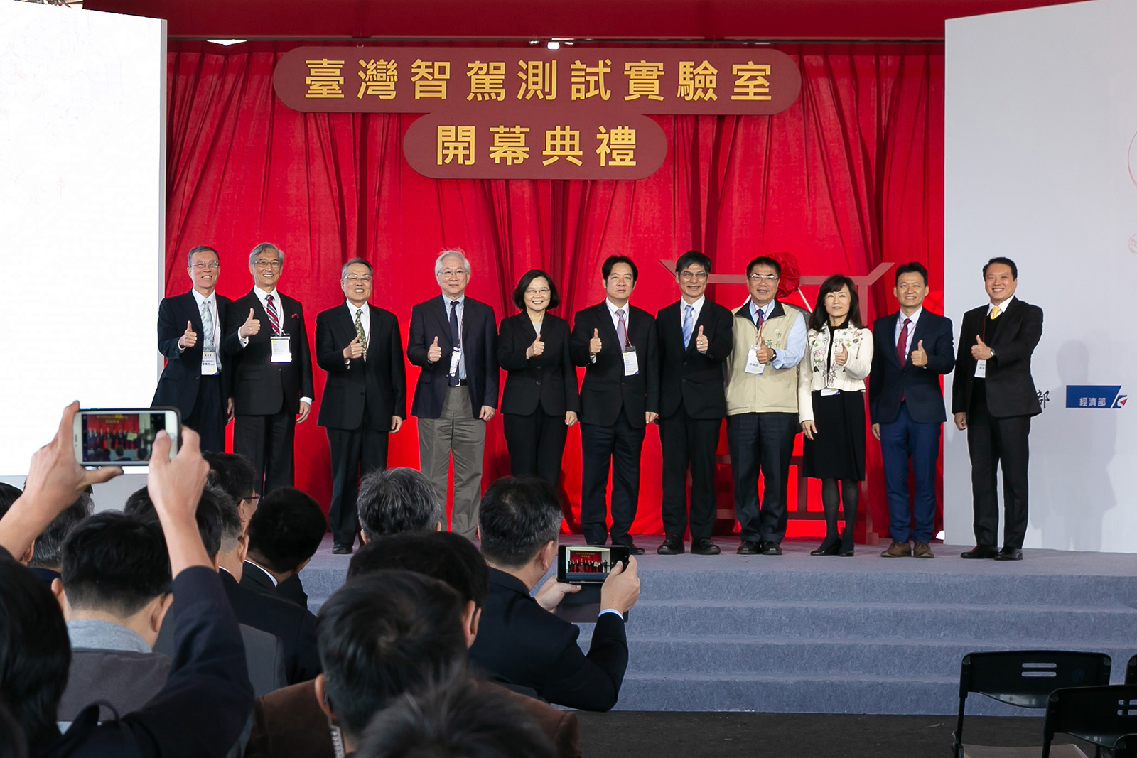 上午的開幕活動，眾多長官親臨，展示出國家積極發展自駕車的決心