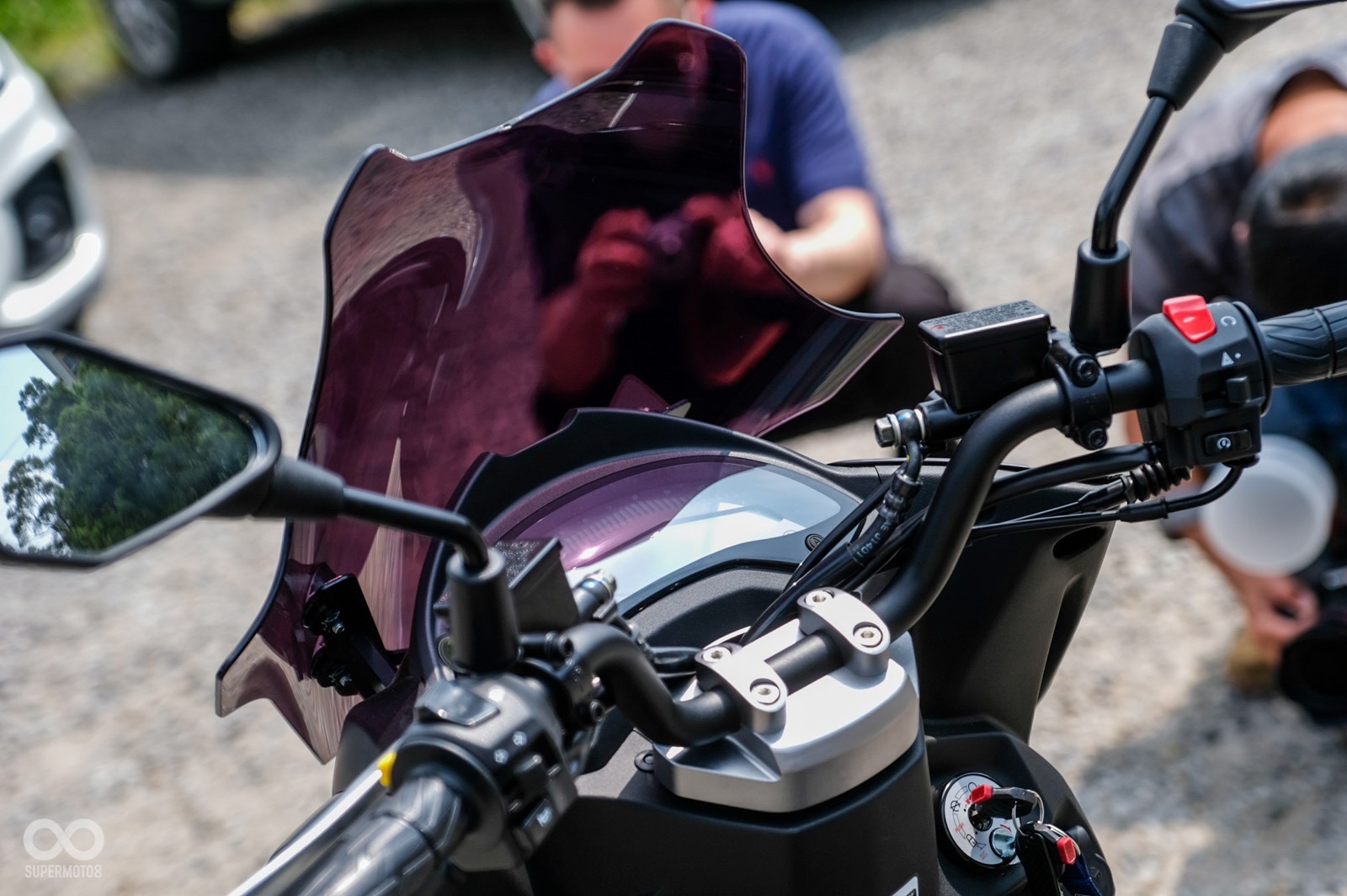 新增的燻黑風鏡相當適合長途旅行