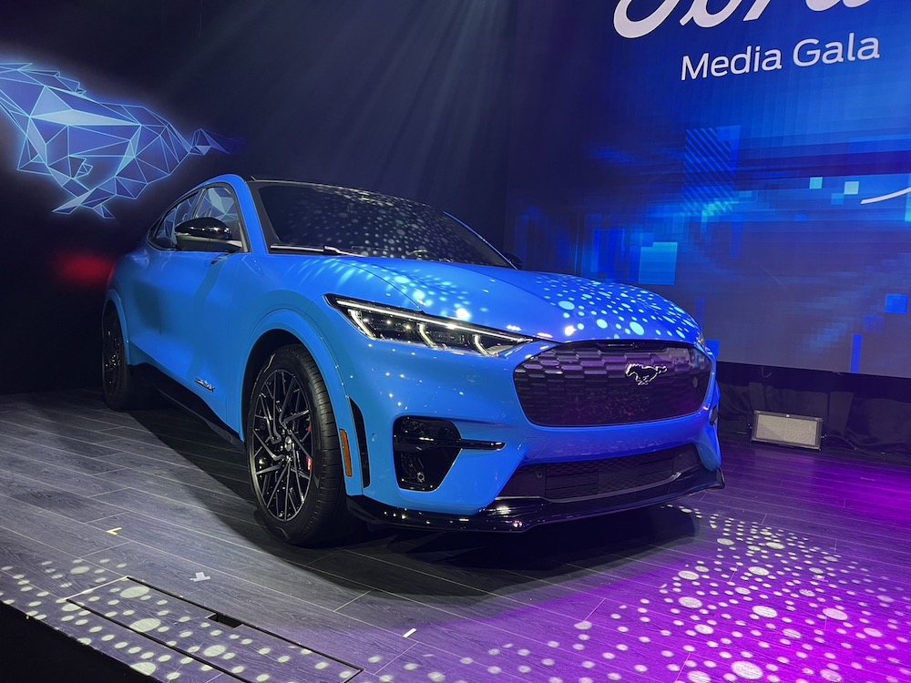 GT Performance車型具有大面積的水箱護罩造型,強化車款運動感受