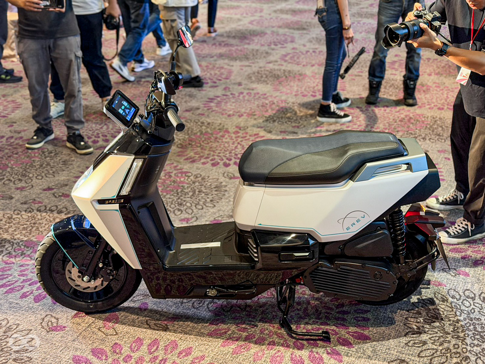 PE3 全車採用方正的外觀風格，實用性表現看起來不錯