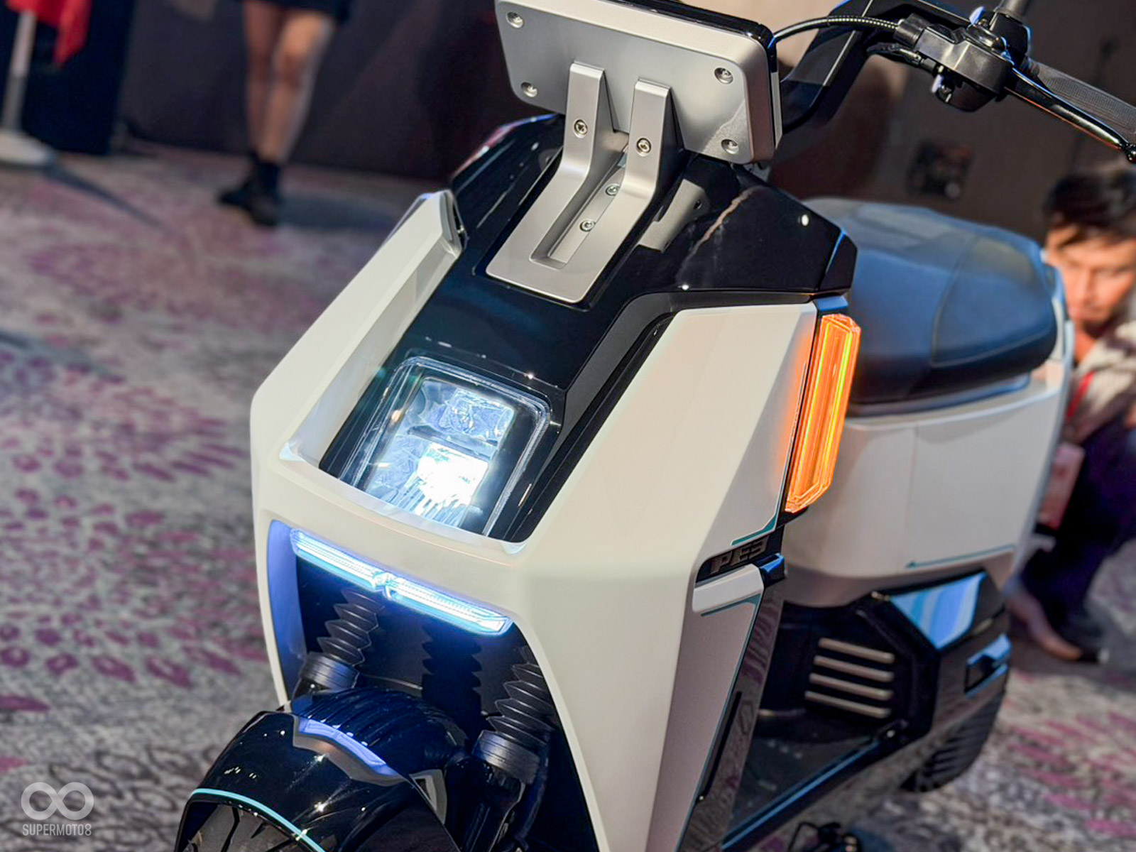 方向燈位置相當搶眼