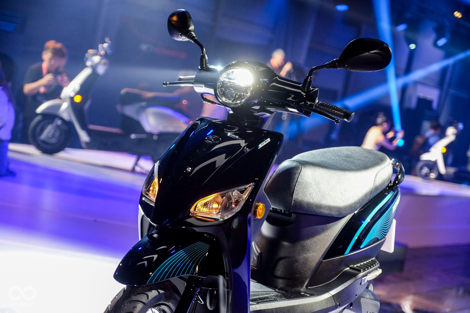 Nice 100 EV在車燈部分換上省電LED頭燈