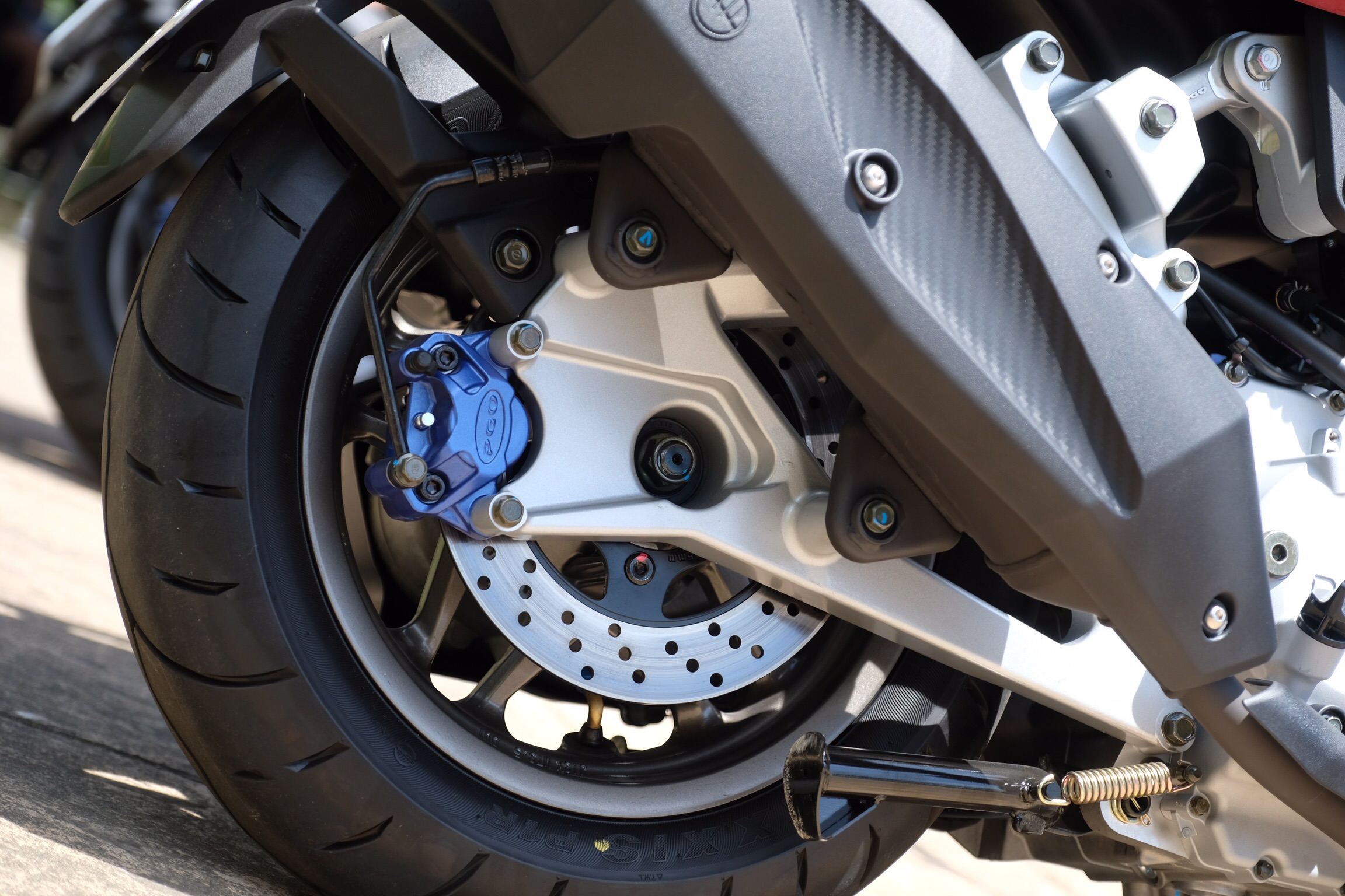 後制動系統採用245mm碟盤配雙活塞卡鉗