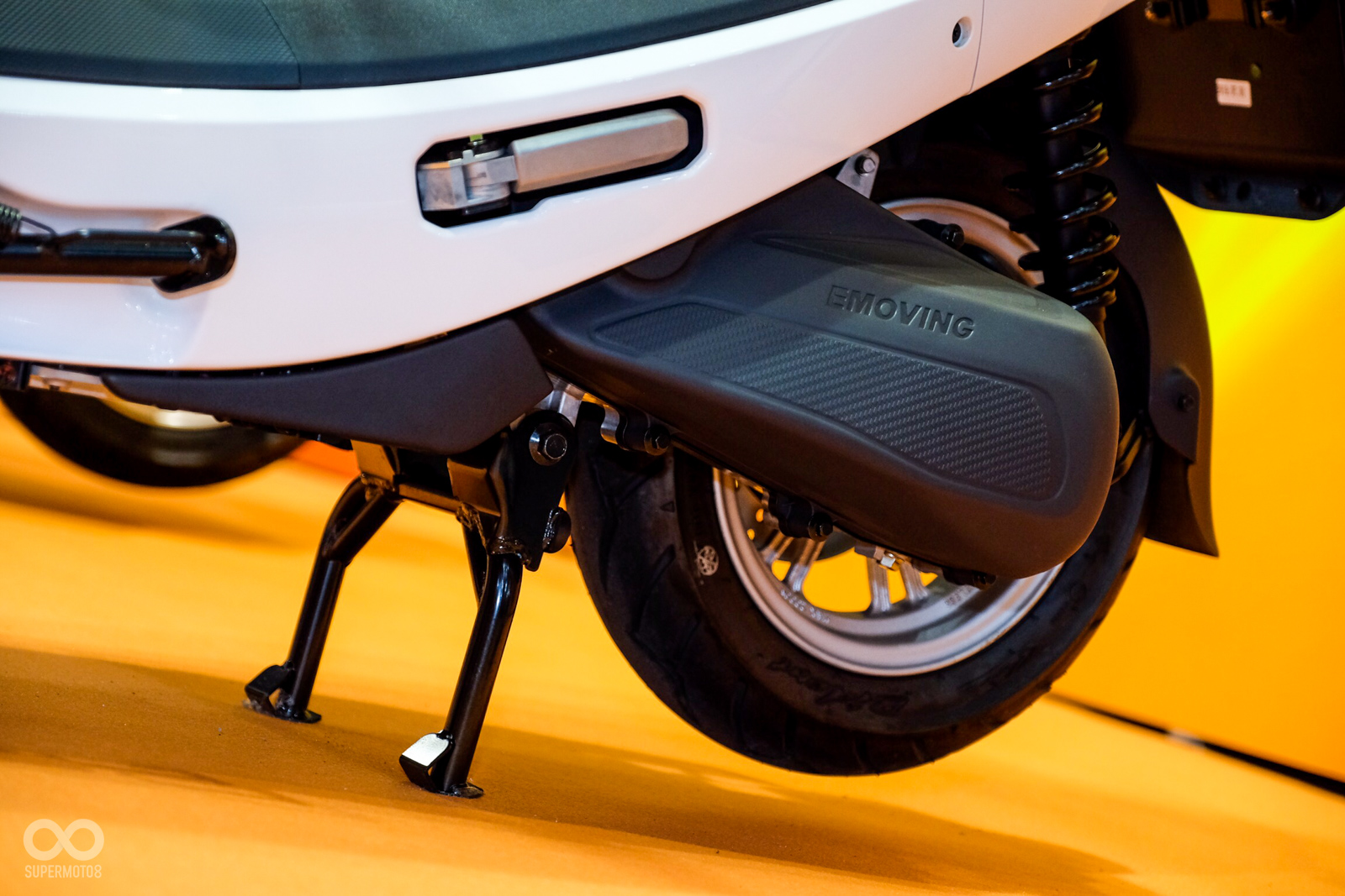 電動中柱對於在擁擠市區停車的騎士來說,絕對會是相當有感的配備