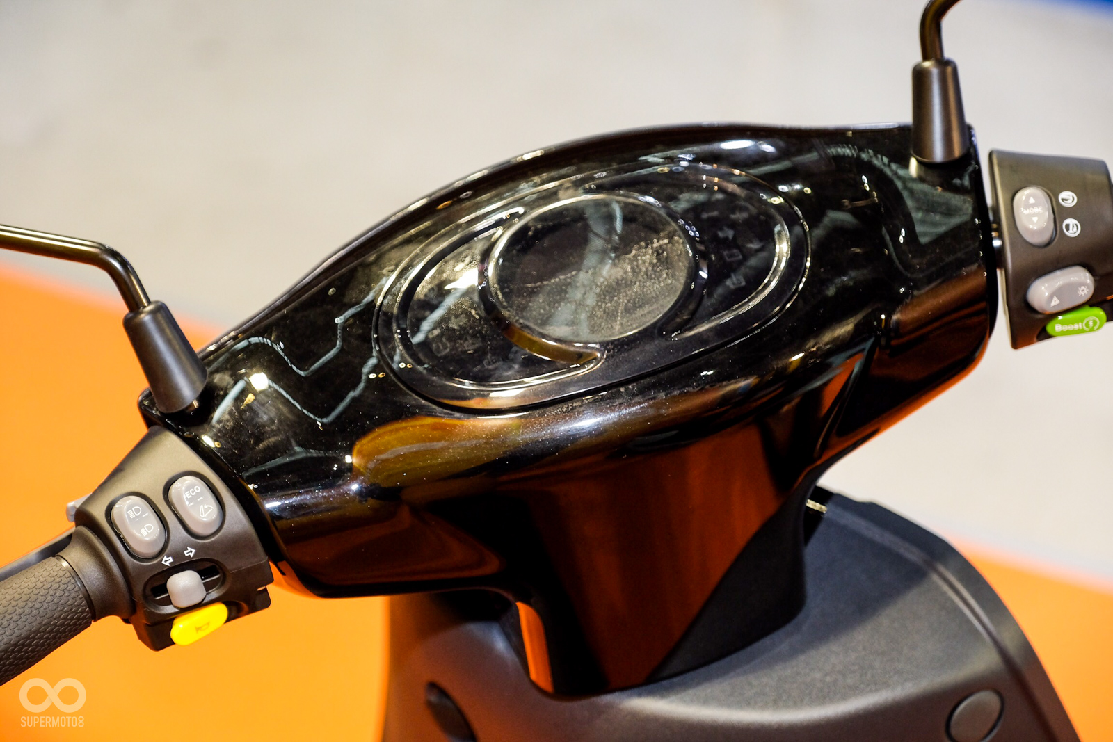 TFT液晶儀表能夠與手機連線,顯示即時訊息