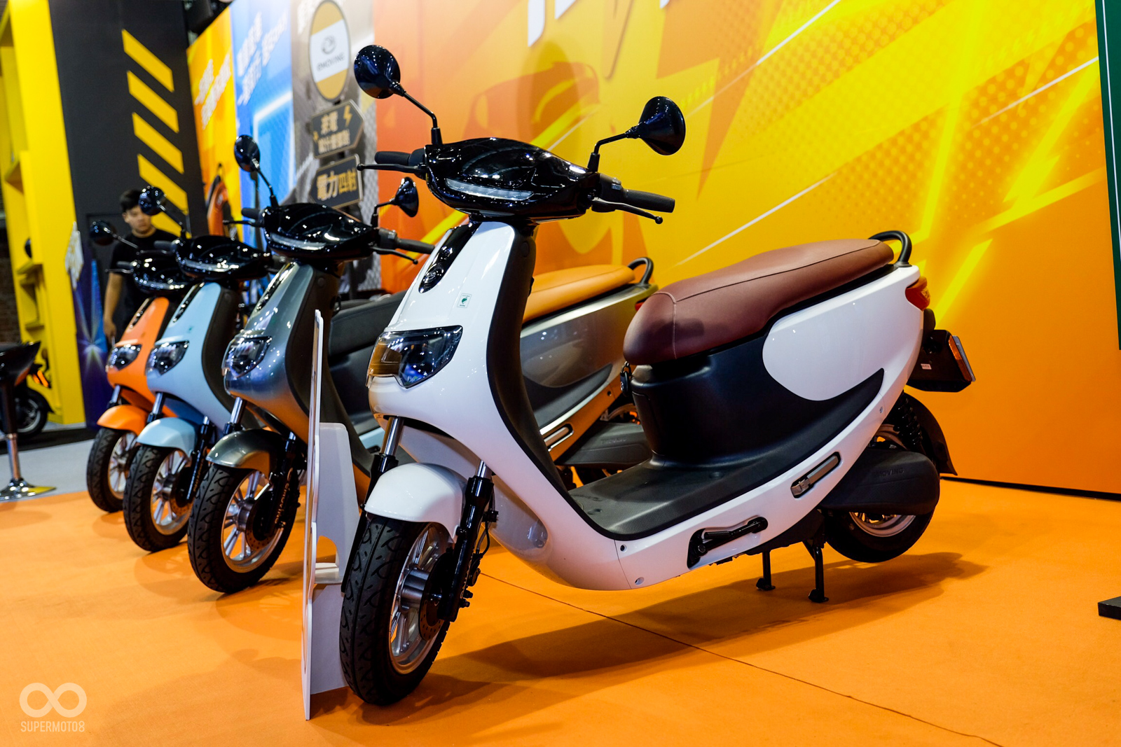 中華eMOVING旗下首款白牌電動車IE 125正式在國際重型機車展登場