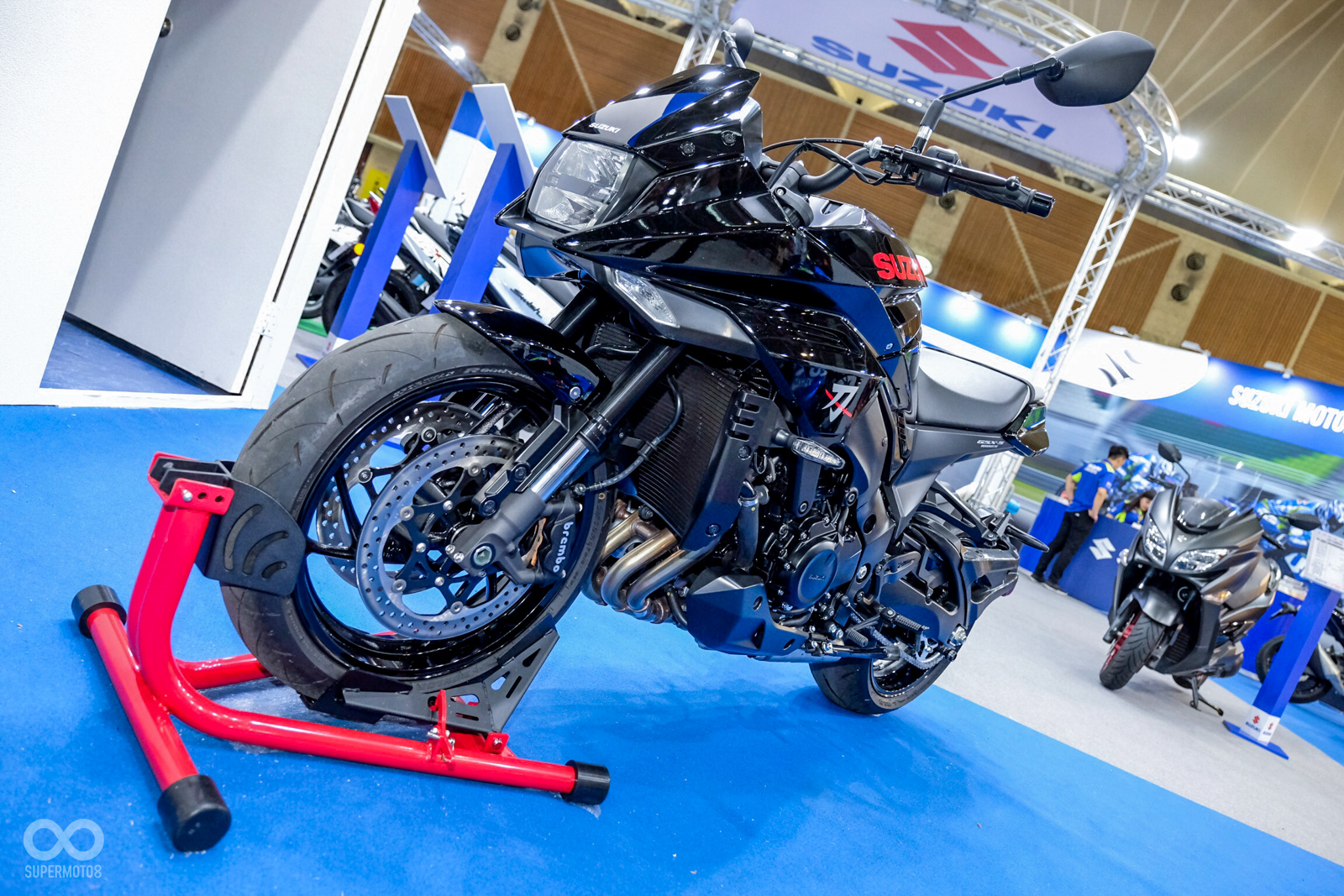 去年米蘭發表的KATANA黑刀也將同步在台灣發售