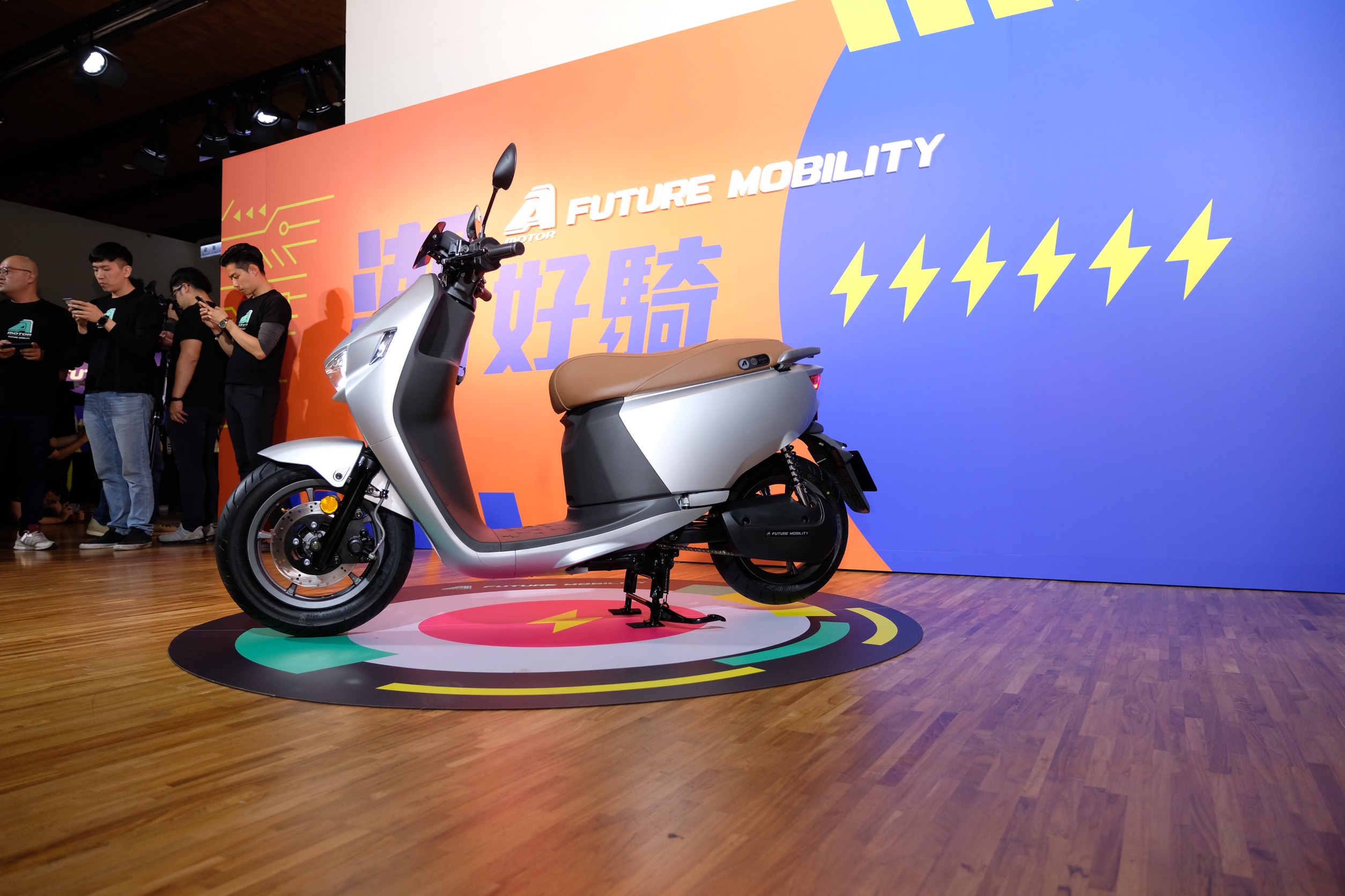 「AI-1 Comfort」同樣採用Power By Gogoro Network架構,動力部分採用G2水冷鋁合金永磁馬達,擁有6.4kW@3,000rpm的最大功率