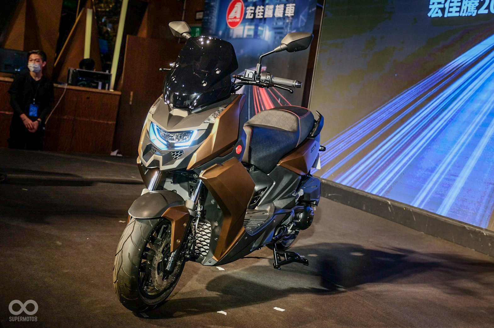 前後13吋輪框與嬌小車身，座高來到785mm