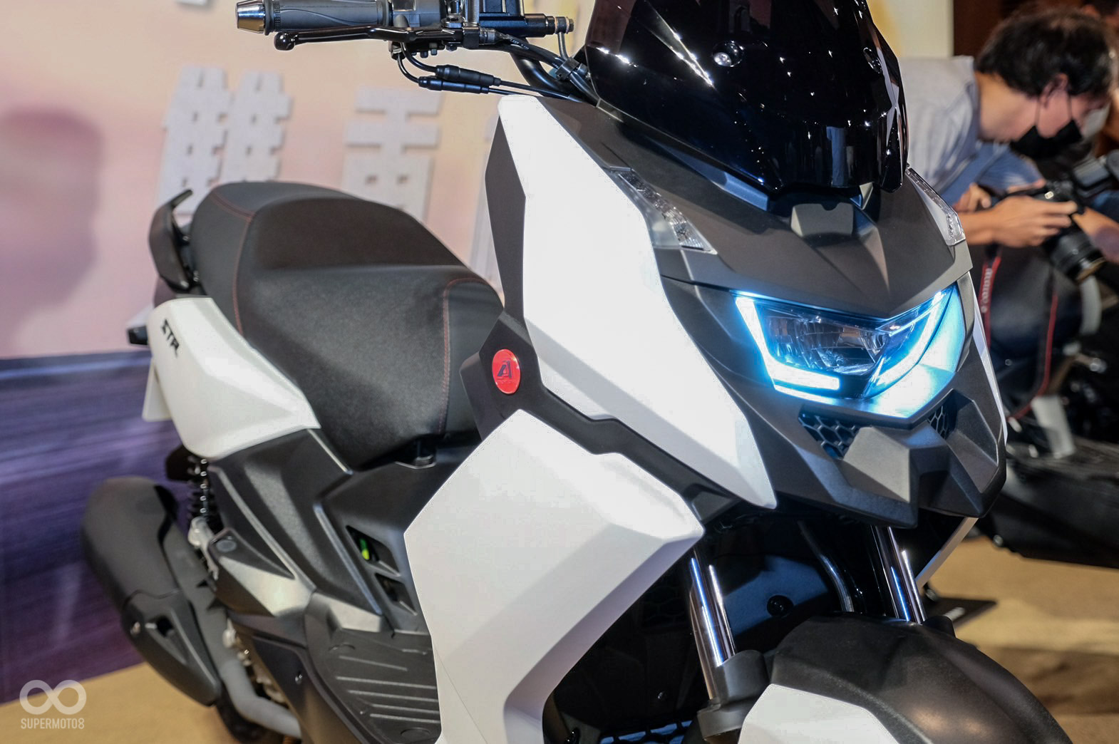 車頭具有濃厚ADV風格，這燈一直給我Ai-1的感覺