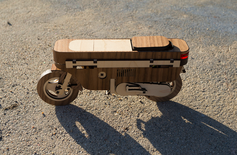 可摺疊的車體設計為當年Motocompos的一大亮點,並標榜可輕鬆放入汽車後車廂中