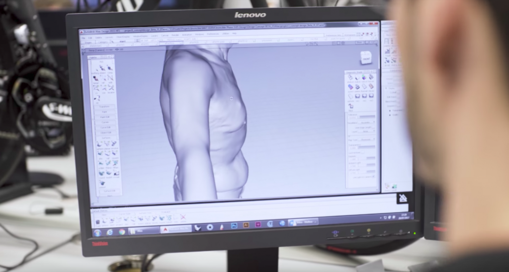 為個別病人量身打造的醫療護具。首先利用患者的數據與圖片，依據不同需求製作專屬護具