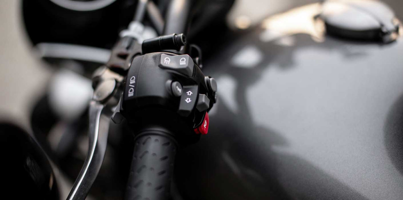 三種騎乘模式都可通過左側開關輕鬆切換