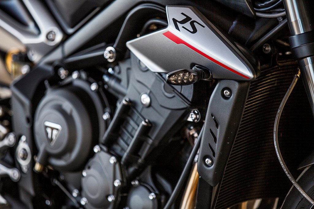 動力表現比前代多了16%,在11,700rpm時提供121hp最大馬力