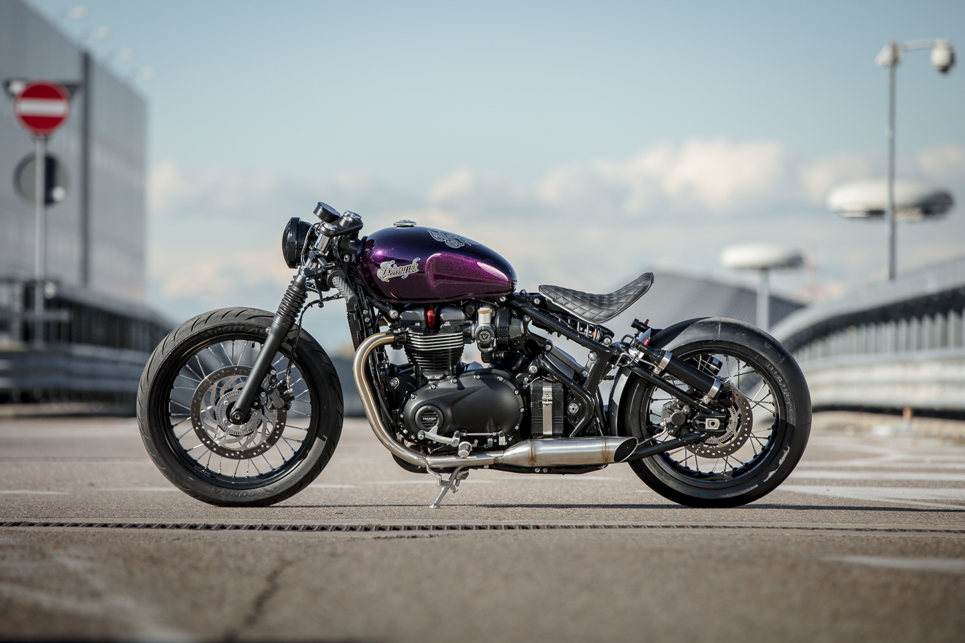 英國知名改裝廠Down&Out Cafe Racers的創辦人Shaun Walker將Triumph Bobber 賦予手工車的靈魂