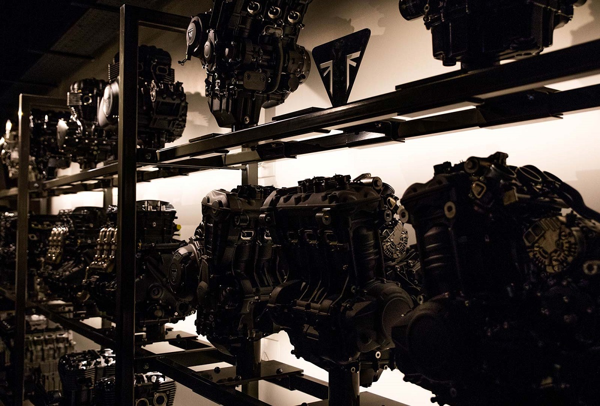 遊客中心展示各式凱旋引擎