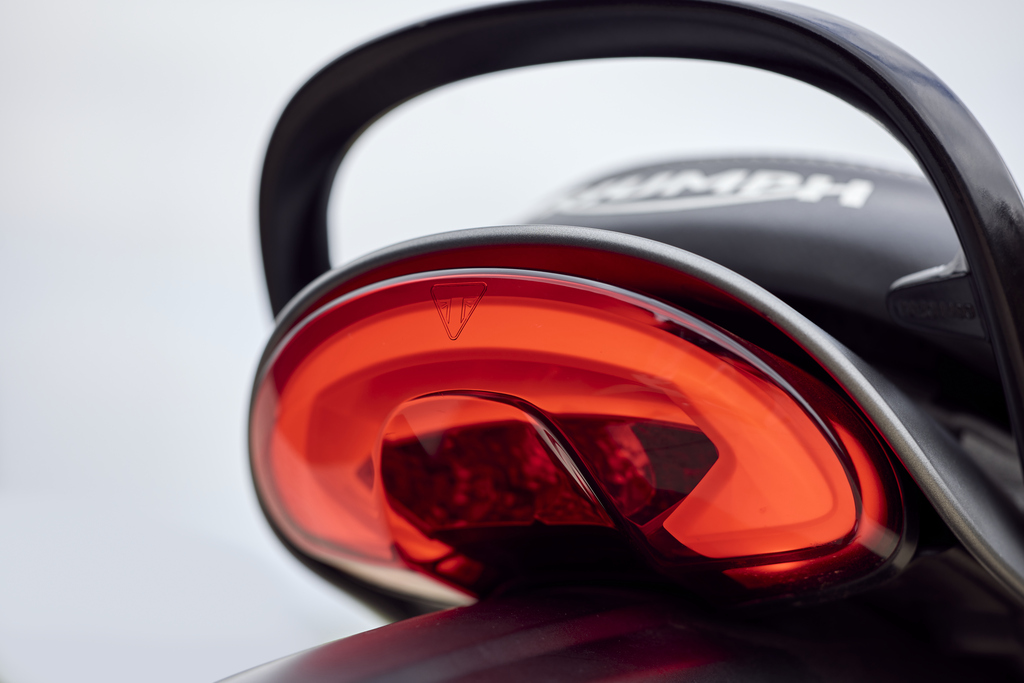 很動感的LED尾燈