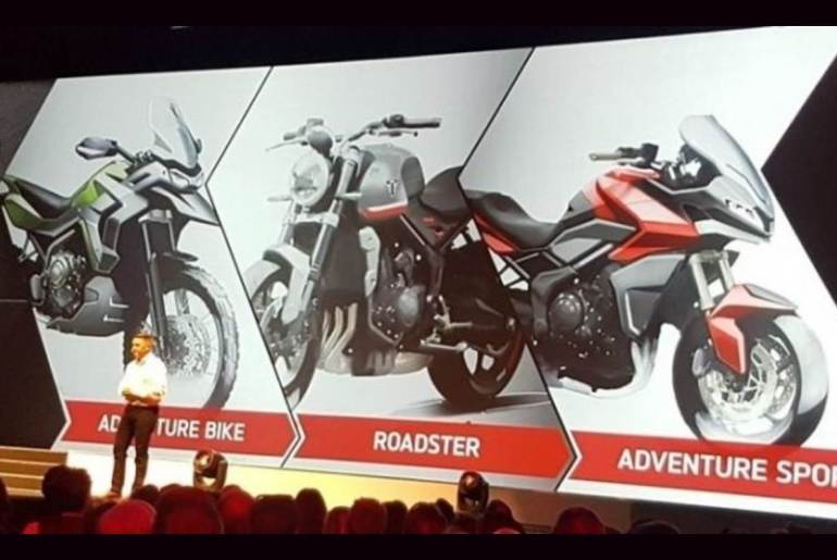 曝光的TRIUMPH內部照片中,可以看到除了中間已上市的TRIDENT之外,兩邊還有兩款ADVENTURE車型準備登場