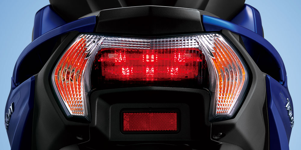 前後皆使用LED燈具，造型相當優雅