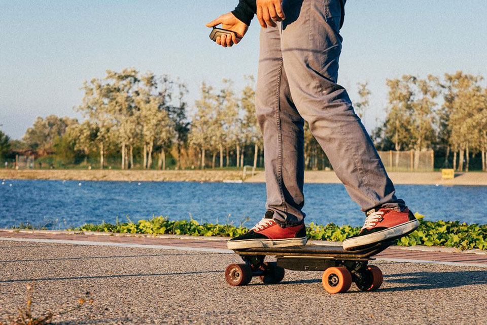 Loadedboards表示:與其出滑板,不如出套件 !