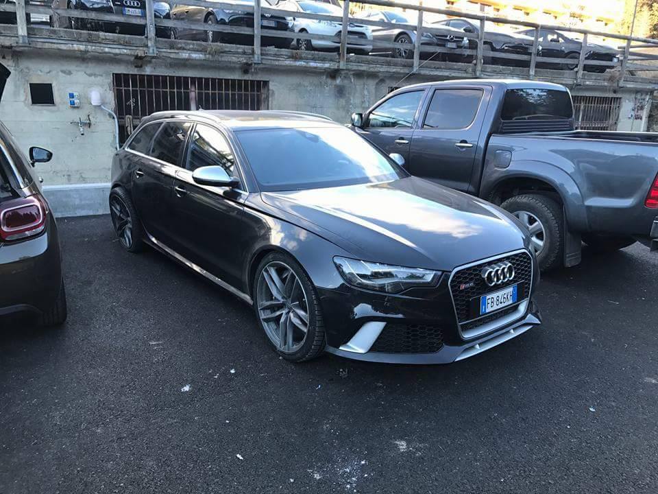 車體右側完好